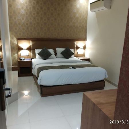 Hotel West Blue Mumbai Exterior photo