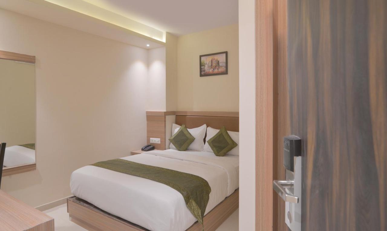 Hotel West Blue Mumbai Exterior photo