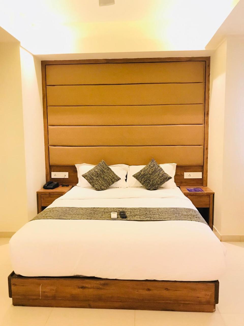 Hotel West Blue Mumbai Exterior photo