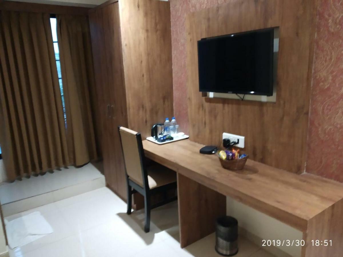 Hotel West Blue Mumbai Exterior photo